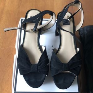 White House Black Marker Sz 10 Black Faux Suede Platform Sandals